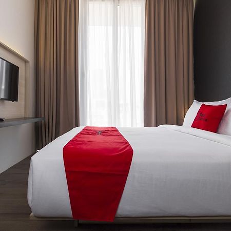 Reddoorz Plus Near Perbanas Джакарта Экстерьер фото