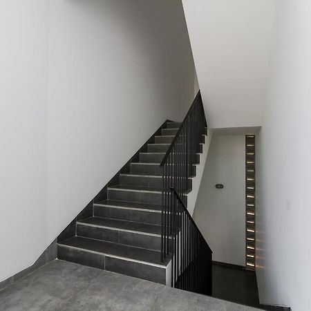 Reddoorz Plus Near Perbanas Джакарта Экстерьер фото
