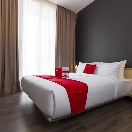 Reddoorz Plus Near Perbanas Джакарта Экстерьер фото