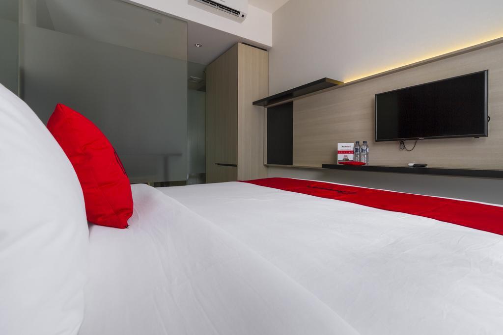 Reddoorz Plus Near Perbanas Джакарта Экстерьер фото